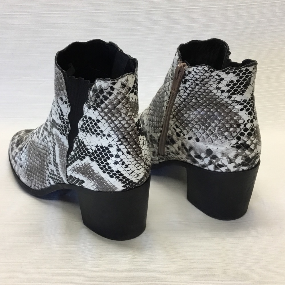 Qupid Striking Reptile Design Booties - Picture 4 of 8